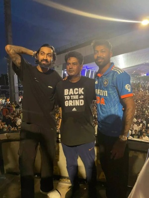 Pandya Brothers' Unwavering Loyalty: Hardik and Krunal Provide $100,000+ in Support to Childhood Mentor
OR
Hardik & Krunal Pandya's Generosity: Cricket Stars Gift Coach Jitendra Singh Over $100,000 in Financial Aid