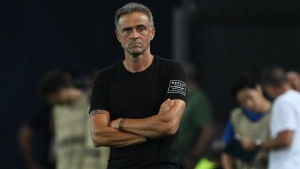 PSG's Luis Enrique Out After Cycling Mishap, Awaits Surgery for Collarbone Fracture