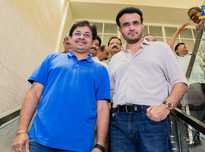 Sourav Ganguly Returns as CAB President Unopposed: Eyes on BCCI Role?
Hoặc:
Ganguly Back at the Helm of CAB Amidst Speculation of BCCI Comeback
Hoặc:
Former BCCI Chief Sourav Ganguly Reclaims Top Spot at Cricket Association of Bengal